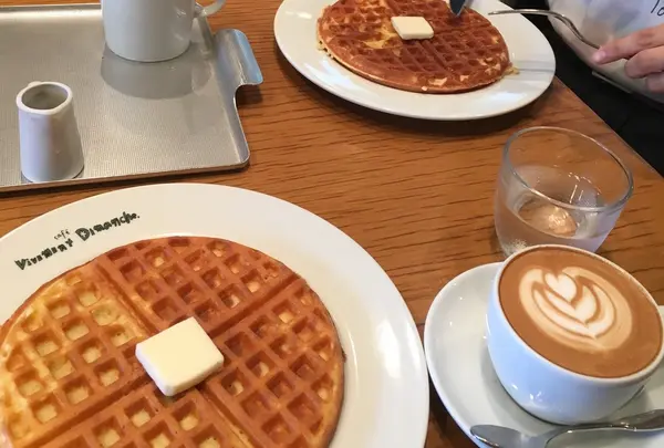 カフェヴィヴモンディモンシュ（café vivement dimanche ）