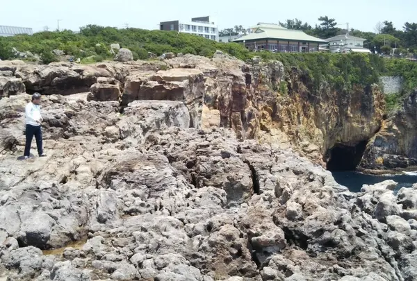 三段壁洞窟