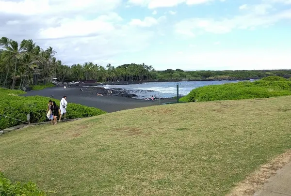 プナルウ黒砂海岸