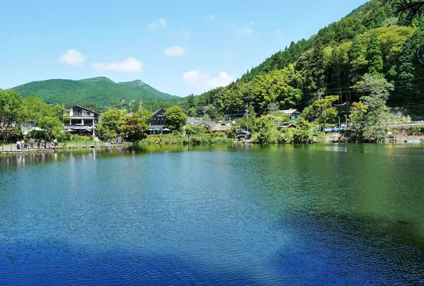 金鱗湖