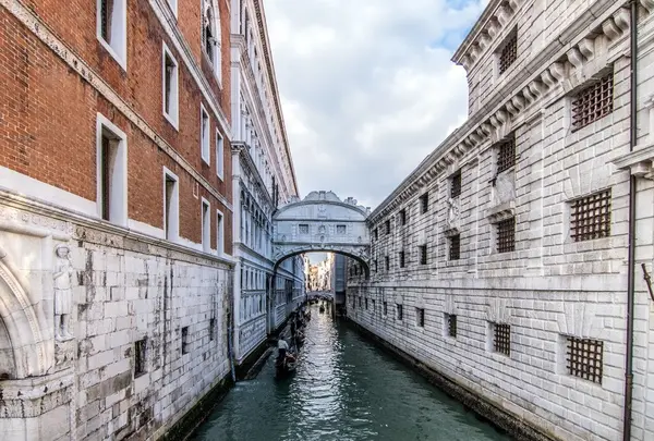 Ponte dei Sospiri （溜息の橋）