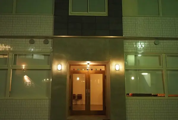 almond hostel & cafe