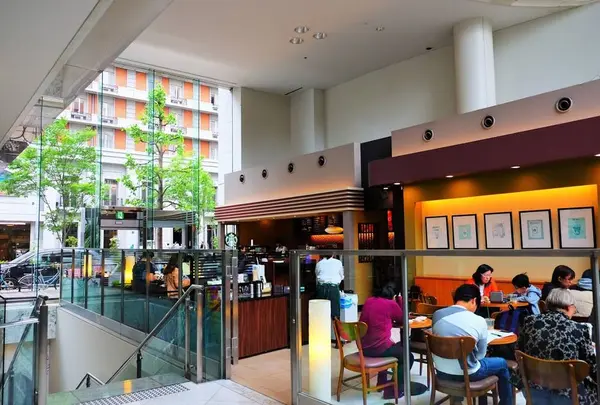 スターバックスコーヒー京都烏丸六角店（STARBUCKS COFFEE）