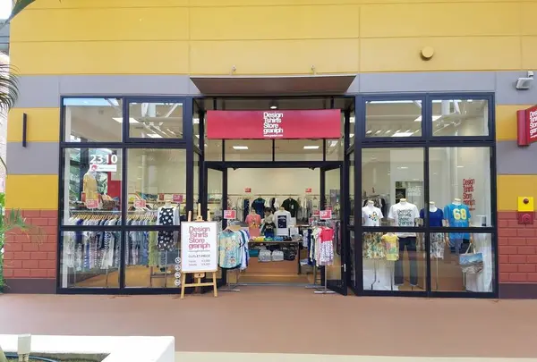 沖縄アウトレットモール あしびなー（OKINAWA OUTLET MALL ASHIBINAA)