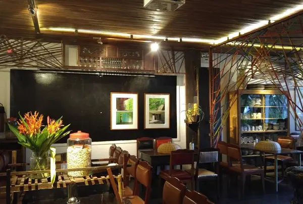 Cuc Gach Quan Cafe