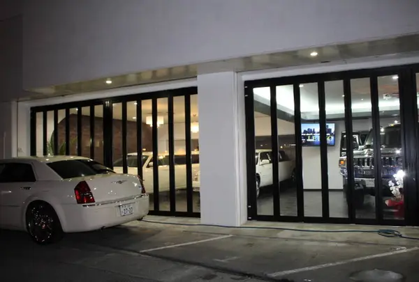 沖縄 外車専門プレミアムレンタカー 那覇店