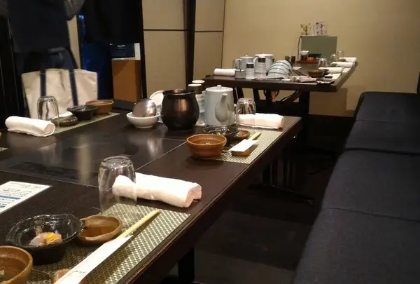 水たき料亭 博多華味鳥 博多駅前店離れ