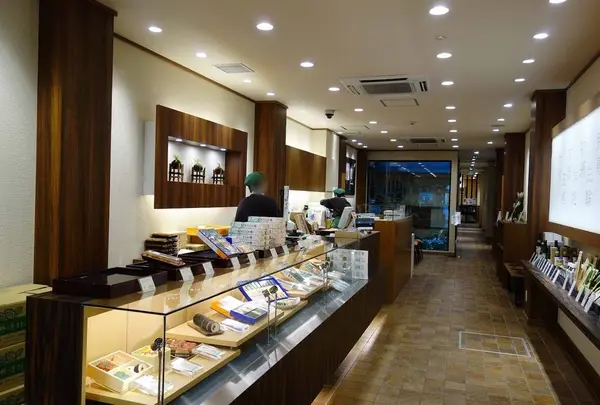 柿の葉すし本舗たなか なら本店