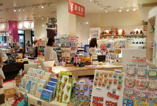 御菓子御殿 名護店 （ やんばる亜熱帯の森 ）