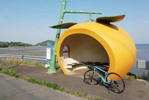 フルーツバス停ロード