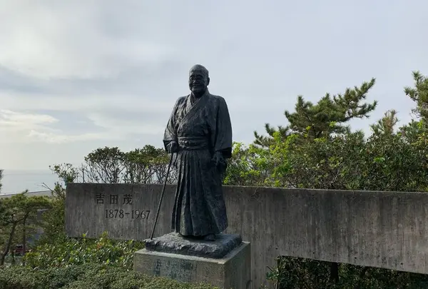 吉田茂像