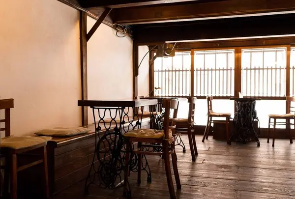 かうひいや３番地