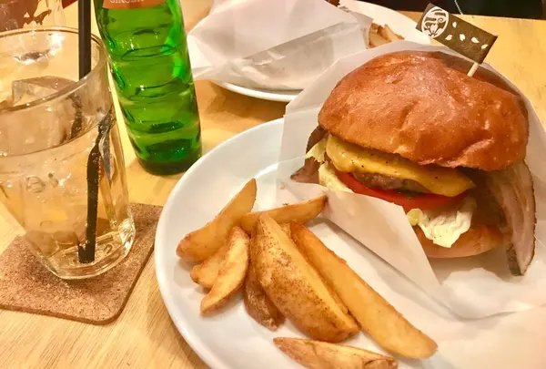 SAKURA BURGER (さくらバーガー)