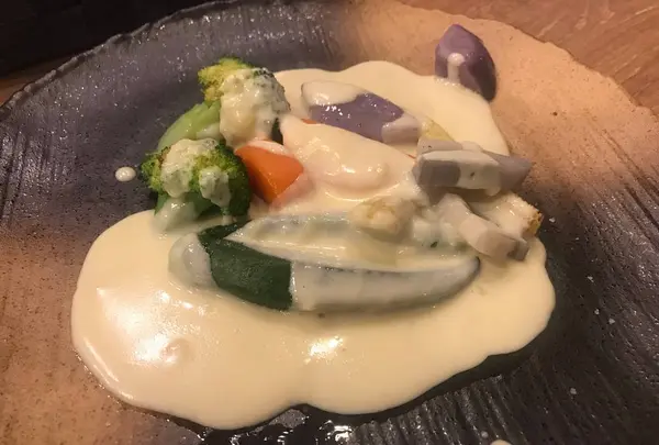 l'utubo(ルツボ) 旬野菜とチーズの酒場