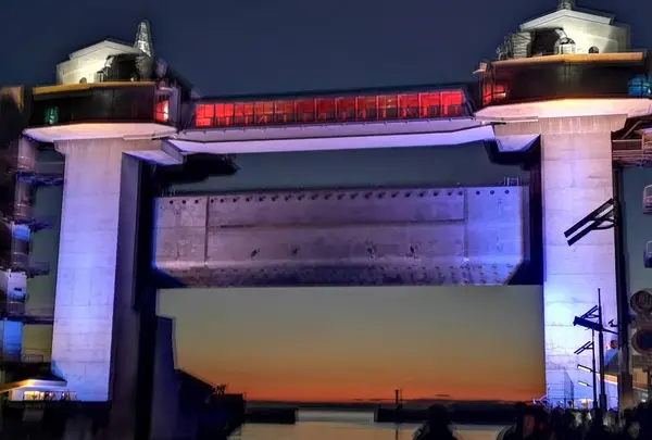 沼津港大型展望水門びゅうお