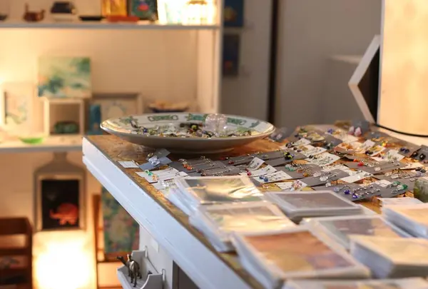 わたしにちょうどいいアート専門店   picasesque 参宮橋