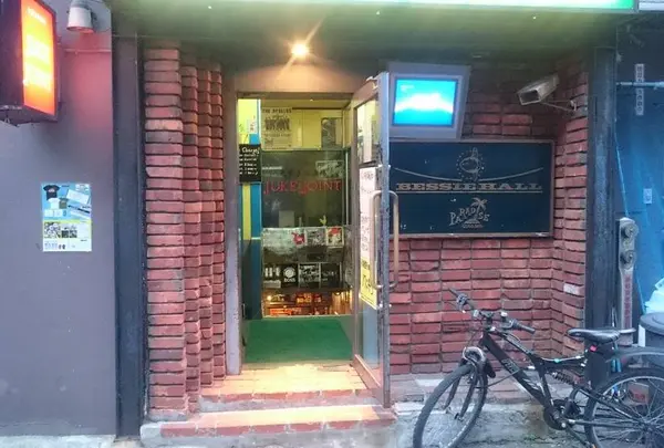 ベッシーホール