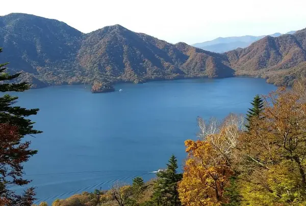 男体山
