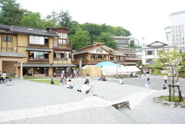 湯路広場