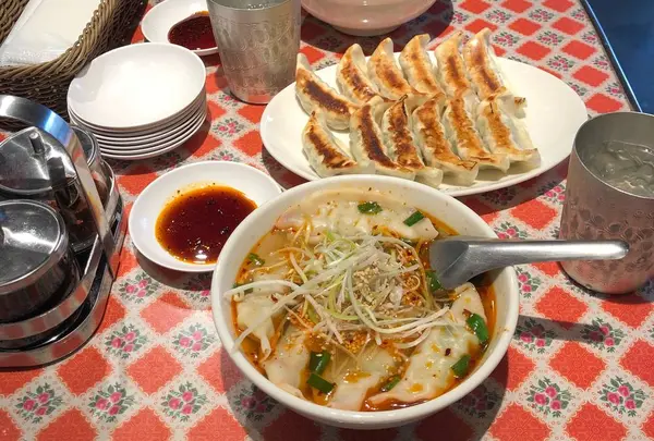 原宿餃子樓 麻辣湯の店