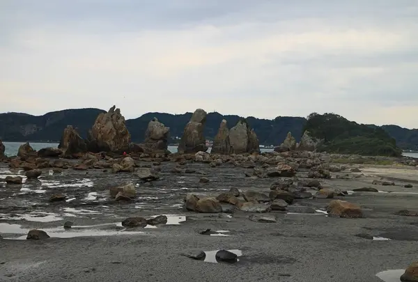 橋杭岩