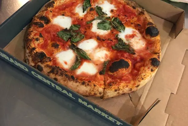 Olio Wood Fired Pizzeria GCMの写真・動画_image_512661