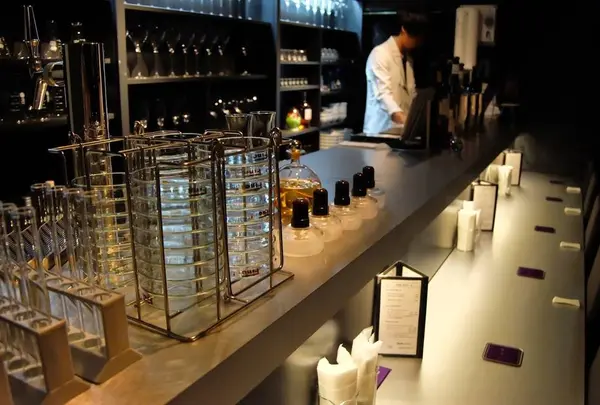 サイエンスバー INCUBATOR（インキュベータ）