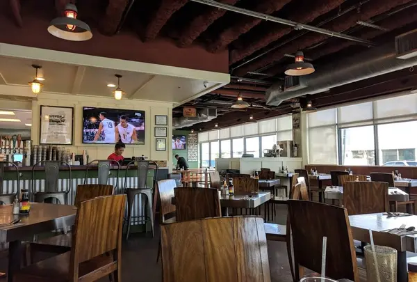 Highway Inn Kaka'ako