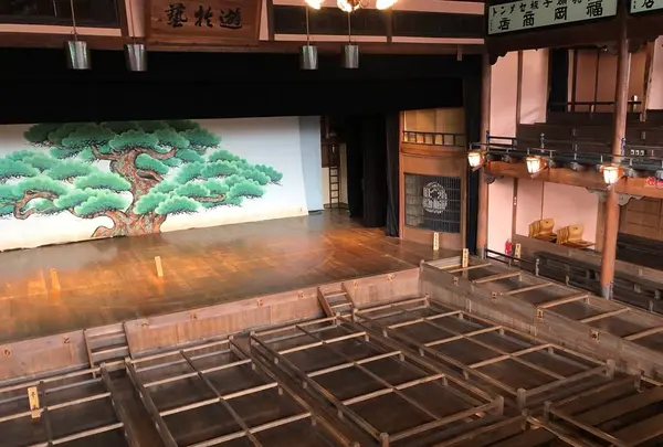 内子座