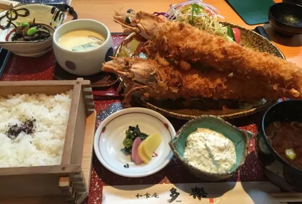多楽【レストラン/ランチ/ディナー/和食/エビフライ/個室/鈴鹿】