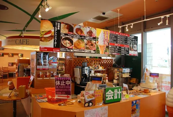 トムズスタジオ淡路夢舞台店