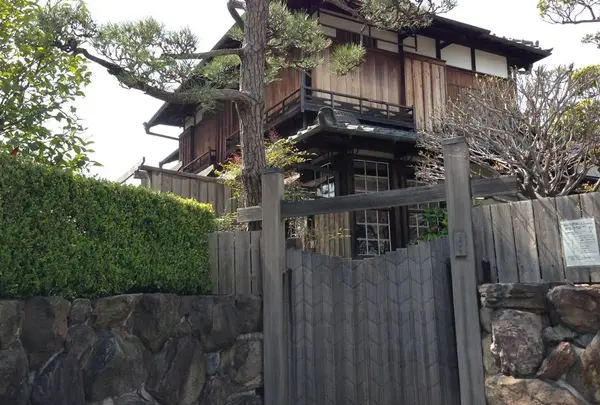 倚松庵