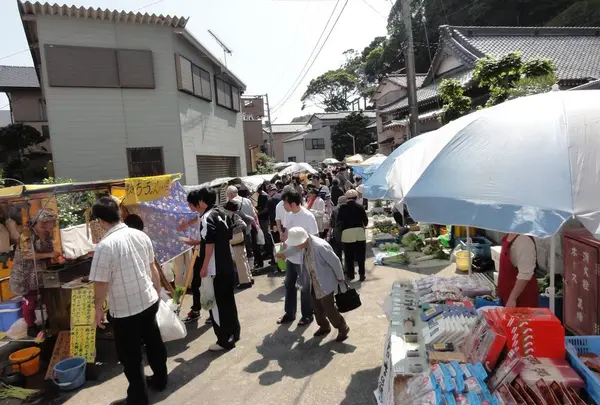 勝浦朝市