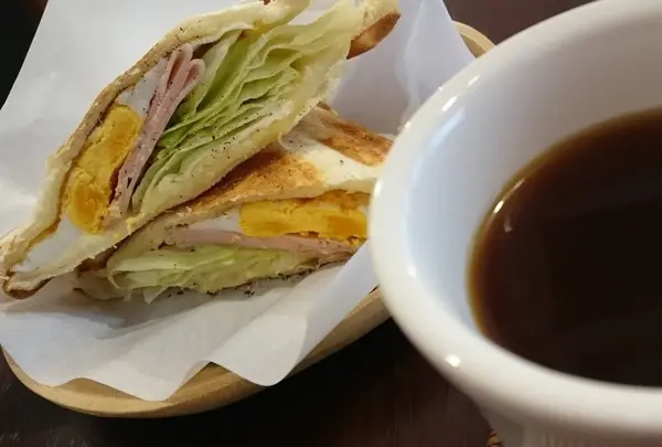 TWEENER COFFEE SHOP