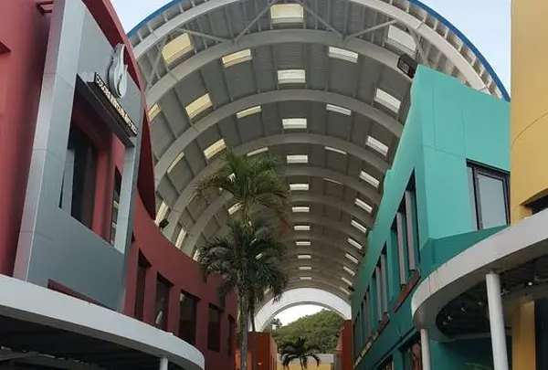 アカンタモール