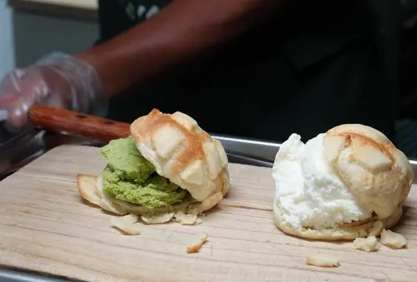 世界で2番めにおいしい焼きたてメロンパンアイス 函館店