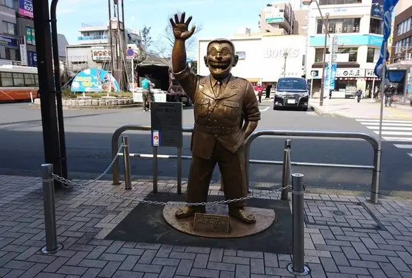 北口両津勘吉像