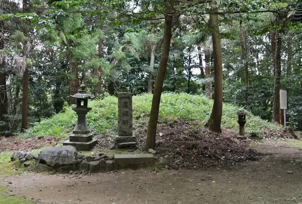 束明神古墳