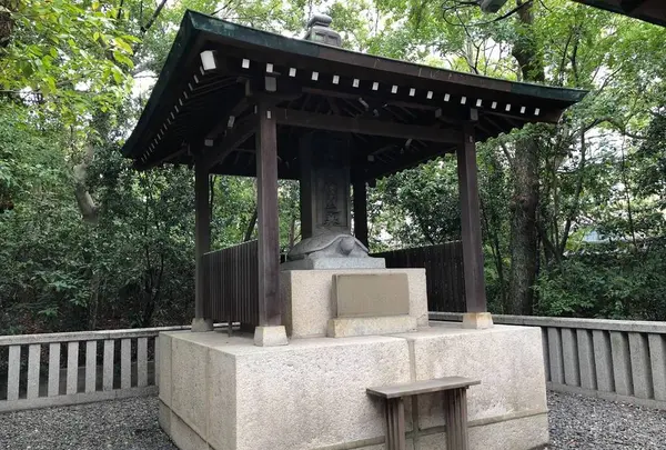 楠木正成墓碑