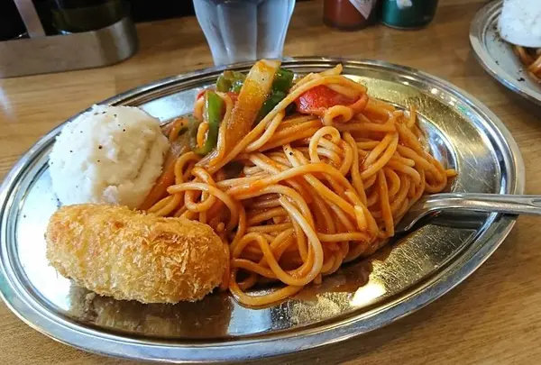 ナポリタン食堂 パンチ 本牧埠頭店