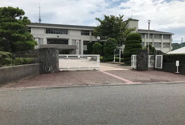 大和の葛城の掖上の宮跡
