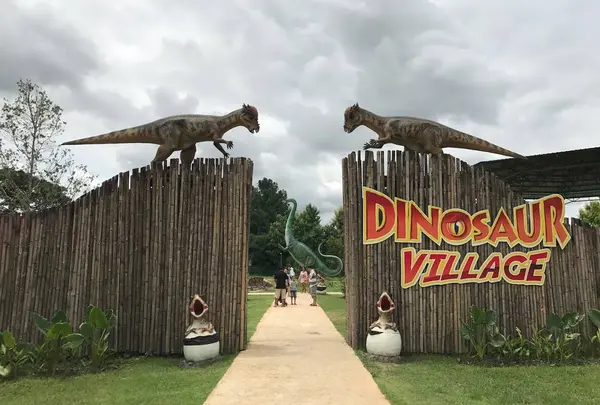 Hidden Village Chiang Mai เมืองไดโนเสาร์