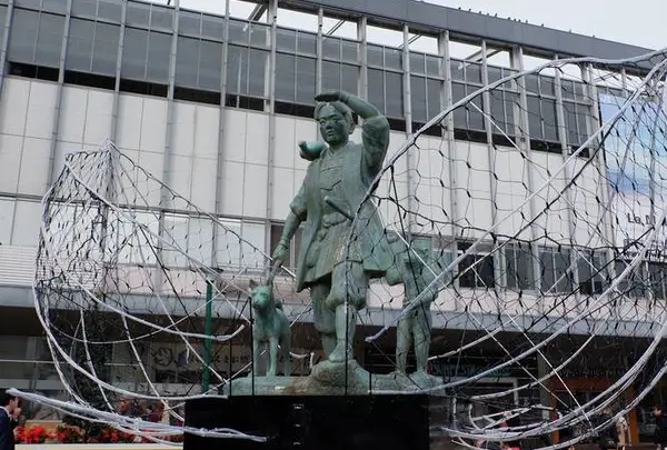 桃太郎像