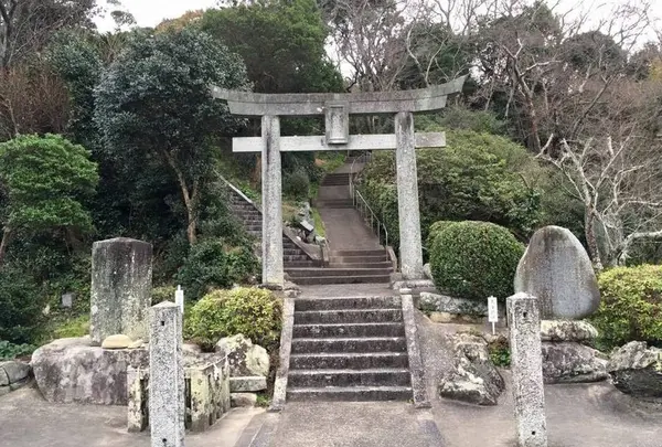 鎮懐石八幡宮
