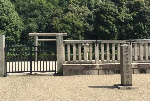 五社神古墳(神功皇后陵 狭城盾列池上陵)