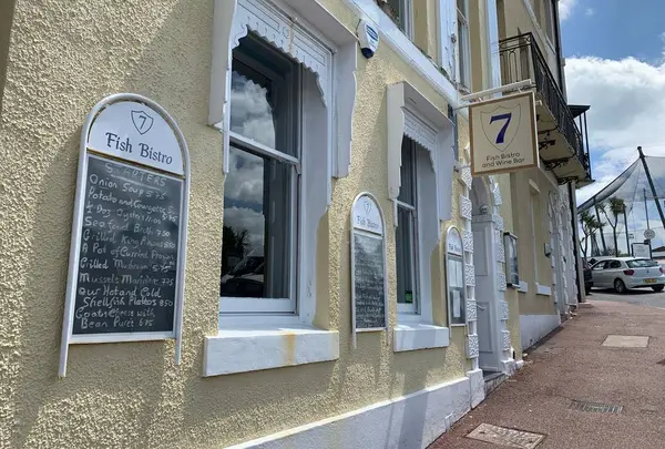 No 7 Fish Bistro & Wine Bar