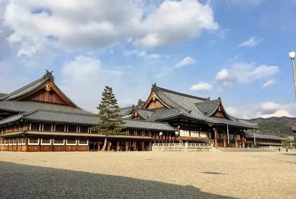 天理教教会本部（神殿）