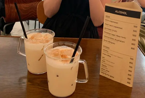 almond hostel & cafe