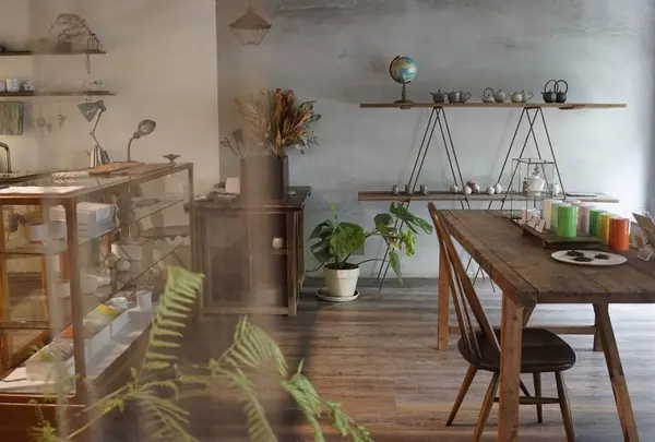 琅茶本舗 Wolf Tea Shop + Gallery
