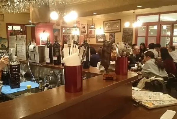 ワイン食堂 旅する子ブタ 東京駅グランルーフフロント店